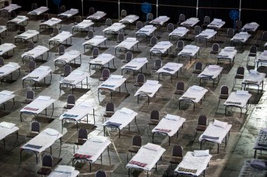 MUMBAI / INDIA - 9 Nisan 2020: COVID-19 Coronavirus 'a karşı önleyici bir önlem olarak hükümet tarafından ülke çapında tecrit edilen NSCI kubbesindeki tecrit merkezi.