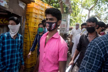 MUMBAI / INDIA - 5 Mayıs 2020: Hükümet sırasındaki Dharavi gecekondularının hava görüntüsü COVID -19 Coronavirus 'a karşı önleyici bir tedbir olarak ülke çapında tecrit altına alındı.