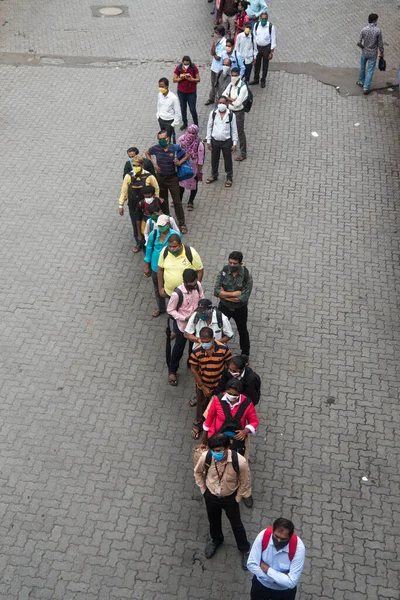 Mumbai India June 2020 Commuters Wearing Facemask Stand Queue Wait — Foto Stock