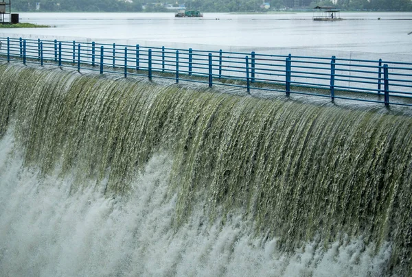 Mumbai India July 2020 Water Overflow Powai Lake Heavy Rainfall — Stock Photo, Image