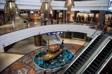 MUMBAI / INDIA - 5 AĞUSTOS 2020: Kurla 'daki Phoenix Marketcity Alışveriş Merkezi.