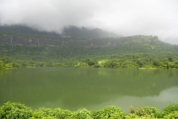 Mumbai Índia Agosto 2020 Paisagem Verde Rodeia Barragem Solanpada Aldeia — Fotografia de Stock