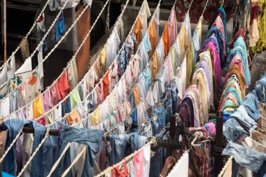 MUMBAI / INDIA - 9 Ekim 2020: Mumbai 'de Dhobi Ghat olarak bilinen açık hava çamaşır tezgahları