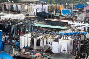 MUMBAI / INDIA - 9 Ekim 2020: Mumbai 'de Dhobi Ghat olarak bilinen açık hava çamaşır tezgahları