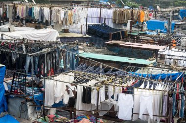 MUMBAI / INDIA - 9 Ekim 2020: Mumbai 'de Dhobi Ghat olarak bilinen açık hava çamaşır tezgahları
