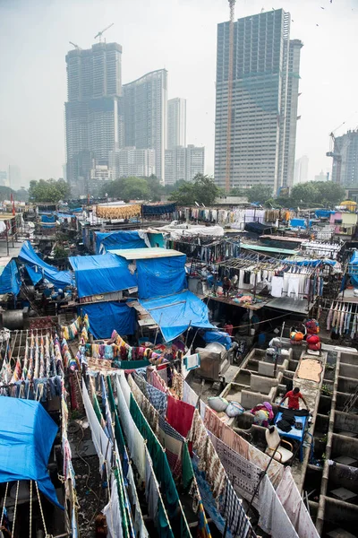 MUMBAI / INDIA - 9 Ekim 2020: Mumbai 'de Dhobi Ghat olarak bilinen açık hava çamaşır tezgahları