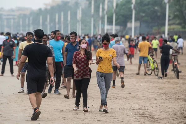 Mumbai India Octubre 2020 Gente Que Lleva Máscaras Camina Por — Foto de Stock