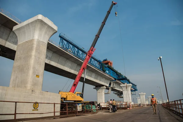 MUMBAI / INDIA - 4 Aralık 2020: Sewri Nhava Sheva Trans Harbour Link olarak da bilinen Mumbai Trans Harbour Link 'in yapım çalışması.