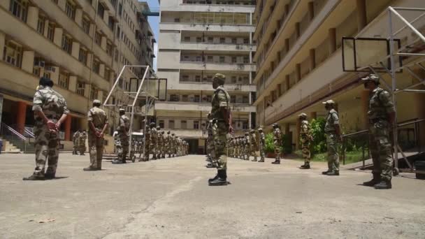 Mumbai Índia Maio 2020 Força Central Segurança Industrial Cisf Usando — Vídeo de Stock