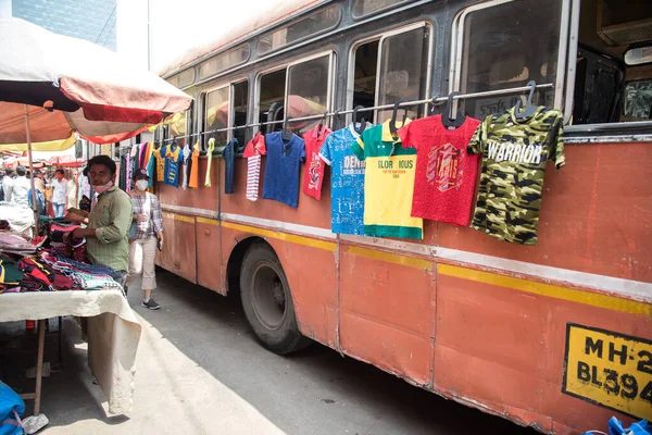 Mumbai India March 2021 Street Vendor Sells Clothing Dadar — Photo