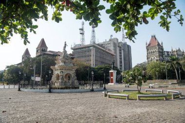 MUMBAI-INDIA - 28 Mart 2020: COVID-19 Coronavirus 'a karşı önleyici bir önlem olarak ülke çapındaki tecrit sırasında terk edilmiş bir Flora Çeşmesinin genel görünümü.