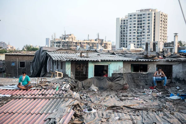 Mumbai Inde Avril 2020 Homme Parle Sur Son Téléphone Portable — Photo