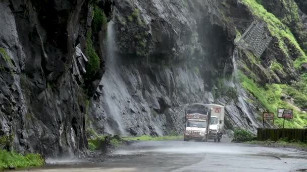 Maharashtra India Juillet 2020 Une Voiture Sur Route Dans Les — Video