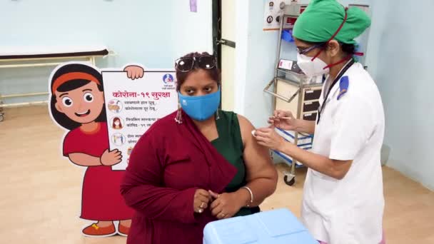Mumbai India Şubat 2021 Bir Tıp Çalışanı Rajawadi Hastanesi Nde — Stok video