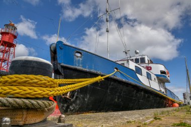 Den Helder, Hollanda. Hollanda, Den Helder 'deki eski tersanenin tekne ve depoları.