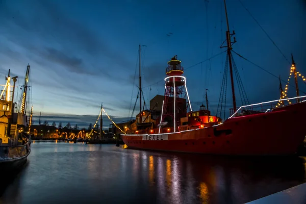 Hamnen i Den Helder med fyrskeppet Texel. — Stockfoto