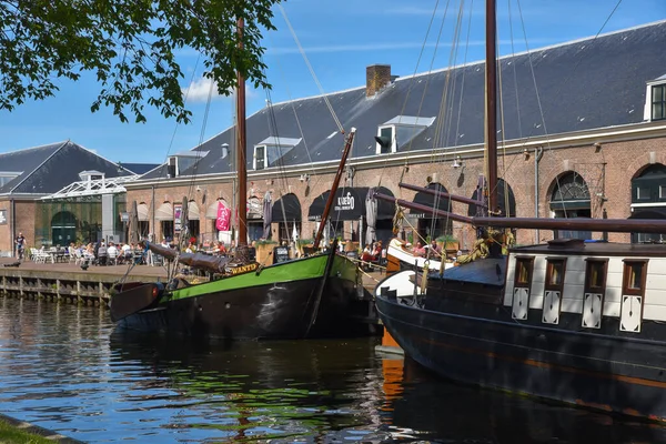 Den Helder, Hollanda. Hollanda, Den Helder 'deki eski tersanenin tekne ve depoları. — Stok fotoğraf