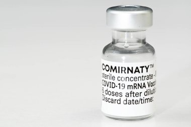 Bir ampul comirnaty aşısı.