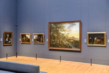 Hollanda, Amsterdam 'daki Rijksmuseum' daki başyapıtların bulunduğu salonlardan biri..