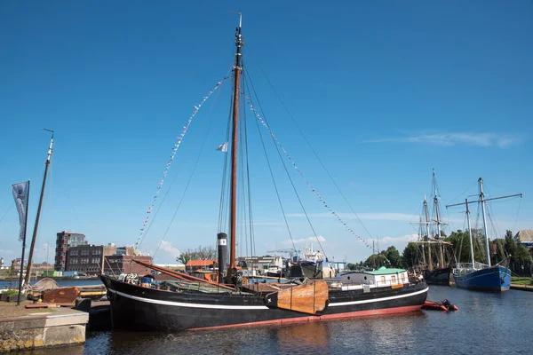 Antiguos veleros en el puerto de Den Helder, Países Bajos. — Foto de Stock