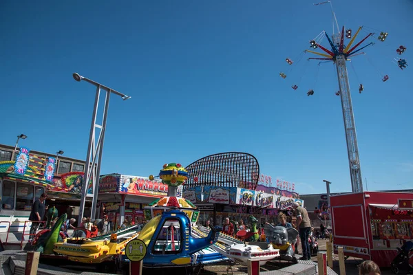 Den Helder, the Netherlands, 7 July 2021. Fairground with merry-go-rounds and bumper cars. — Stock Photo, Image