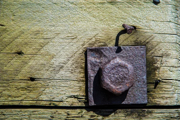 Den Helder, Países Baixos. Junho de 2021. Ferramentas, guinchos e pregos, de ferro velho e desgastado. — Fotografia de Stock