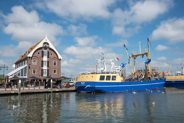 Oudeschild, Texel, Nederländerna. 13 augusti 2021. Hamnen i Oudeschild på ön Texel. — Stockfoto