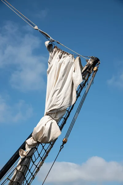 Oudeschild, Países Baixos. 13 de agosto de 2021. Detalhes de veleiros históricos no porto de Oudeschild, Texel. — Fotografia de Stock