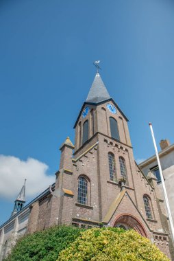 Oudeschild, Hollanda. Ağustos 2021. Teksas adasındaki Oudeschild Katolik St. Martins Kilisesi..