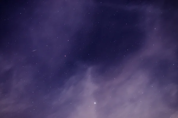 Vackra molnig natthimmel — Stockfoto