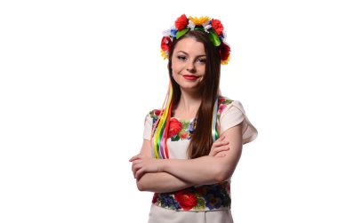 Güzel kız corolla ve işlemeli elbise