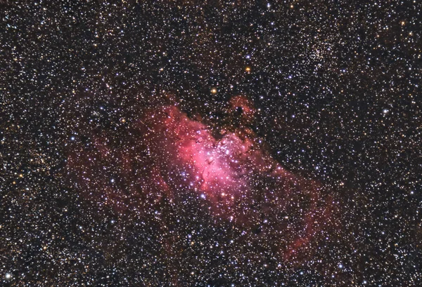 Kartal Bulutsusu, ya da Messier 16. Merkezde, Yaradılış Sütunları denen şey. Kırılan bir teleskop ve soğutulmuş astronomik kamerayla yakalanmış.