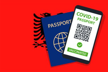 Arnavutluk Bayrak Arkaplanda Covid-19 Pasaportu. Aşılandı. QR kodu. Akıllı telefonmuş. Bağışıklık Sertifikası. Aşılama Belgesi. Vektör illüstrasyonu