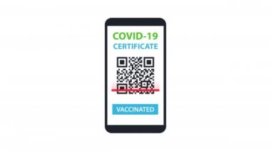 Smartphone Screen 'de Covid-19 Sağlık Sertifikası QR Kod Taraması. 4K Video. Hareket Tasarımı Çizgi Filmi Canlandırması