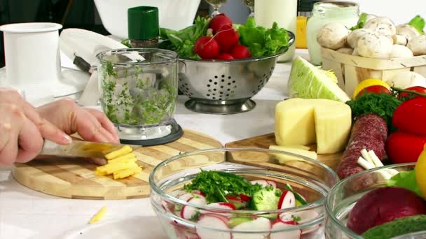 Salad preparation process — Stock Video