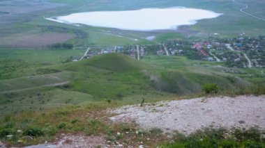 Dağ bisikletçinin dağlık arazi seyahat