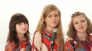 Koro grup vokal kız