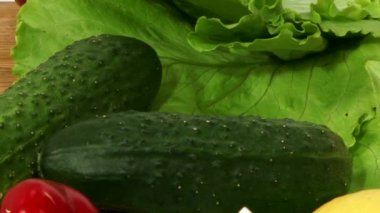 Kadının elleri soğan kesmek