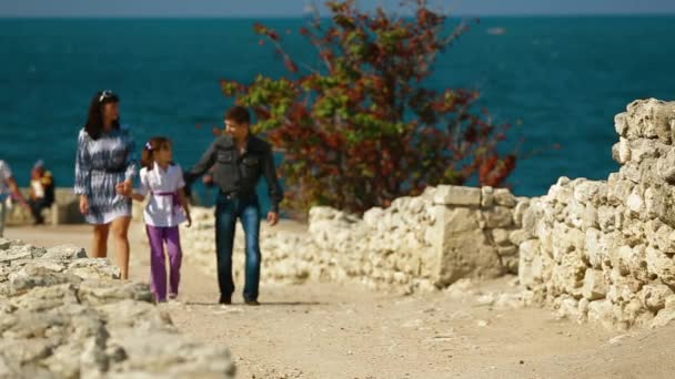 Family Walk On The Coast — Stock Video