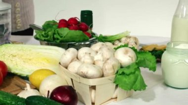 Bir mutfak robotu Salatalar için kullanma