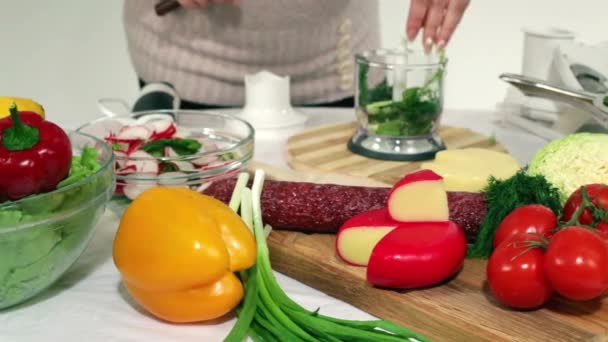 Preparazione di insalata di prezzemolo verde . — Video Stock