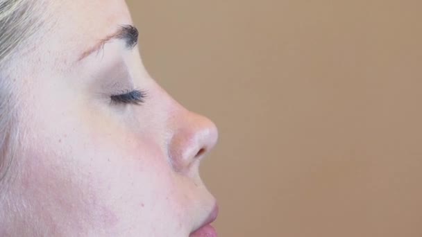 Maquillaje para la ceja — Vídeo de stock