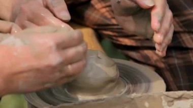 Zanaat çırak potter öğretir