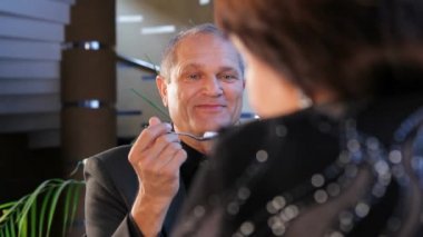 Resorane içinde yatsın