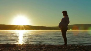 Hamile siluet şafak güneş hayran.