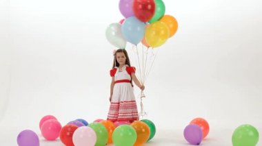 Renkli balonları olan kız