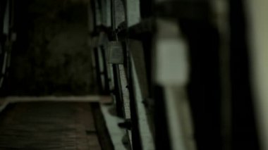 Gizli öpücük şarap mahzeni