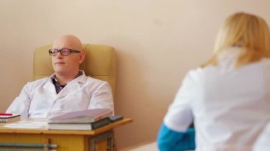 Doktor ve hemşire.