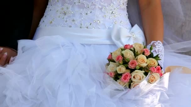 Políbit nevěstu a ženicha — Stock video