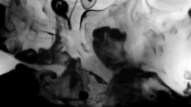 Kağıt üzerinde mürekkep lekesi